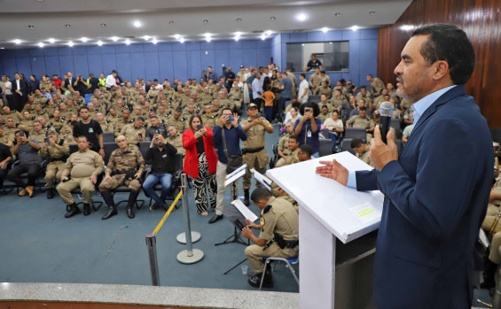 Governador Wanderlei Barbosa entrega veículos à Polícia Militar e participa da cerimônia de passagem de comando da corporação