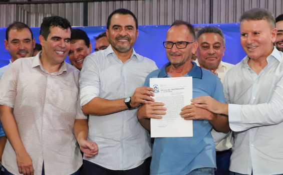 Governador Wanderlei Barbosa entrega mais de mil títulos de propriedade a moradores do Jardim Taquari após duas décadas de espera