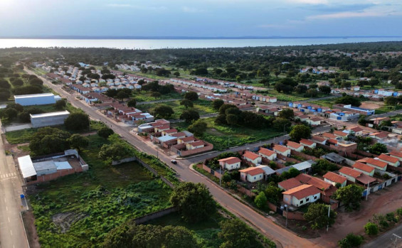 Governador Wanderlei Barbosa entrega mais de mil títulos de propriedade a moradores do Jardim Taquari após duas décadas de espera