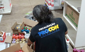 Procon Tocantins realiza operação "De olho no prazo de validade" e apreende mais de 9 mil produtos
