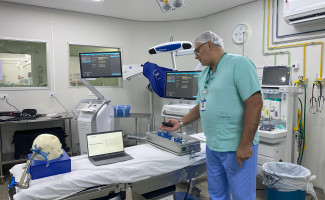 HRA conta com neuronavegador para cirurgias complexas no cérebro