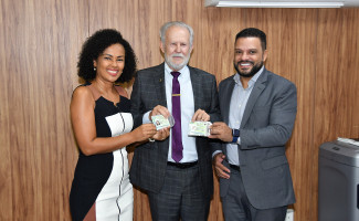 Secretaria da Segurança Pública realiza entrega da nova Carteira de Identidade Nacional a servidores do TRE