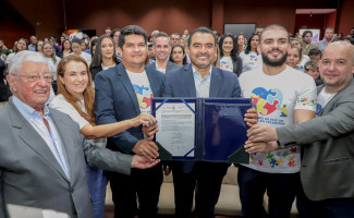 Governador Wanderlei Barbosa assina termo de compromisso para criação do primeiro Centro Especializado em Assistência aos Autistas no Tocantins