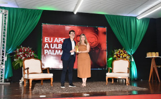 SES-TO é homenageada em evento universitário sobre fortalecimento da saúde no Tocantins 