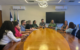 Seduc apresenta experiência pioneira em Educação Bilíngue de Surdos no estado para equipe do MEC 