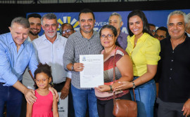 Governador Wanderlei Barbosa entrega 750 títulos de propriedade e garante segurança jurídica a famílias da região sul de Palmas