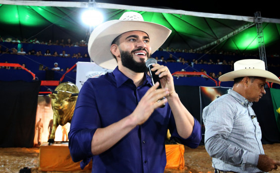 Governador Wanderlei Barbosa participa da segunda noite da tradicional festa de Rodeio de Taquaruçu