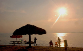 Temporada de praias: SES-TO reforça importância dos cuidados com a alimentação e com a pele 