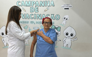 Hospital e Maternidade Dona Regina realiza vacinação dos servidores