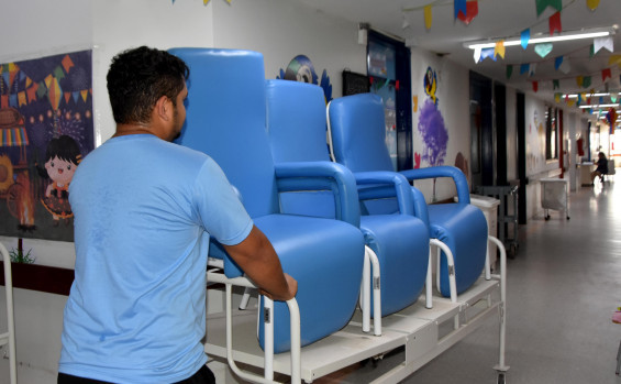 Saúde realiza entrega de novas poltronas para acompanhantes no HGP