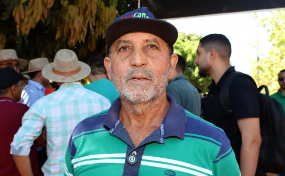O produtor rural Vanir Geraldo dos Santos recebeu o primeiro caminhão de calcário, que será utilizado no cultivo de mandioca, milho, cana-de-açúcar e banana - Esequias Araújo/Governo do Tocantins