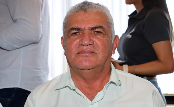 O prefeito de Araguatins, Aquiles Pereira, celebrou a etapa final do projeto e anunciou a expectativa de início das obras nos próximos 60 dias - Esequias Araújo/Governo do Tocantins