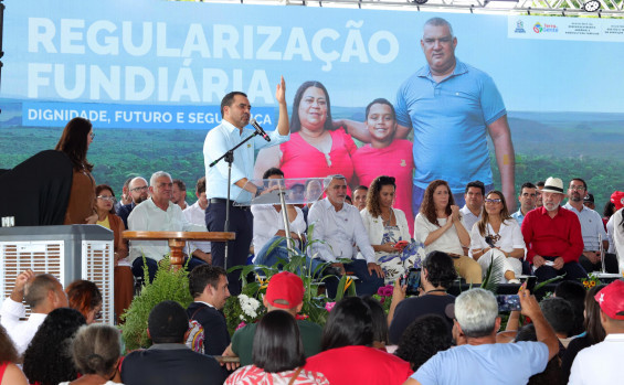 Durante cerimônia na orla de Araguatins, governador Wanderlei Barbosa menciona a importância da parceria com o Governo Federal para garantir segurança jurídica a produtores e comunidades locais - Antônio Gonçalves/Governo do Tocantins