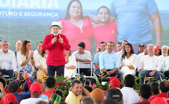 Em sua primeira visita ao Tocantins neste mandato, presidente Lula enfatiza o valor simbólico da entrega de títulos de terra para quem produz e vive do campo - Antônio Gonçalves/Governo do Tocantins