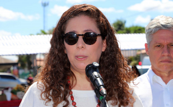 Ministra da Gestão e da Inovação, Esther Dweck, fala da articulação entre órgãos federais e estaduais para entrega de títulos e imóveis no Tocantins - Esequias Araujo/Governo do Tocantins