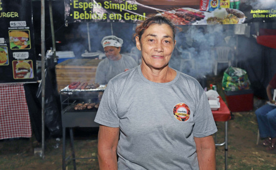 Edinalva Dias participou pela segunda vez do evento vendendo alimentos e afirmou que é uma ótima oportunidade de renda extra - Ademir dos Anjos/Governo do Tocantins