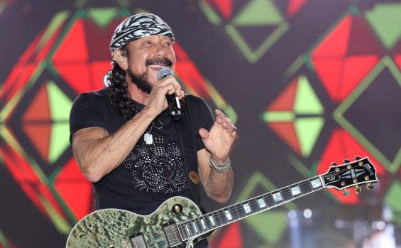 Bell Marques animou a multidão em Taquaruçu com clássicos que marcaram gerações, no encerramento da programação musical do festival - Ademir dos Anjos/Governo do Tocantins