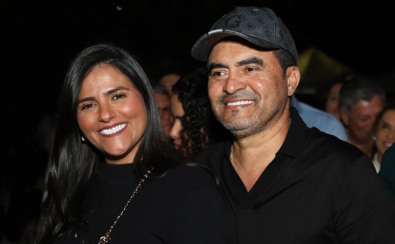 Governador Wanderlei Barbosa e a primeira-dama e secretária de Partições Sociais, Karynne Sotero, participaram na noite desta sexta-feira, 11, da 2ª edição do Taquaruçu Fest, realizada no distrito de Taquaruçu, em Palmas - Ademir dos Anjos/Governo do Tocantins