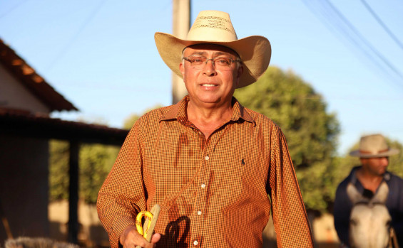 Governador Wanderlei Barbosa participa de cavalgada durante festejo religioso em Aparecida do Rio Negro