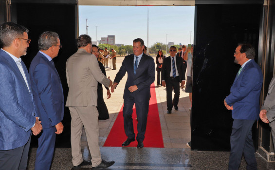 O embaixador da Suíça no Brasil, Pietro Lazzeri, é recebido no Palácio Araguaia durante agenda institucional com autoridades do Governo do Tocantins - Aldemar Ribeiro/Governo do Tocantins