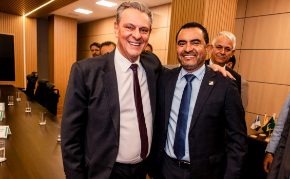Governador do Tocantins, Wanderlei Barbosa, reuniu-se com o ministro da Agricultura e Pecuária, Carlos Fávaro, nessa quarta-feira, 6, em Brasília - Vinícius Santa Rosa/Governo do Tocantins