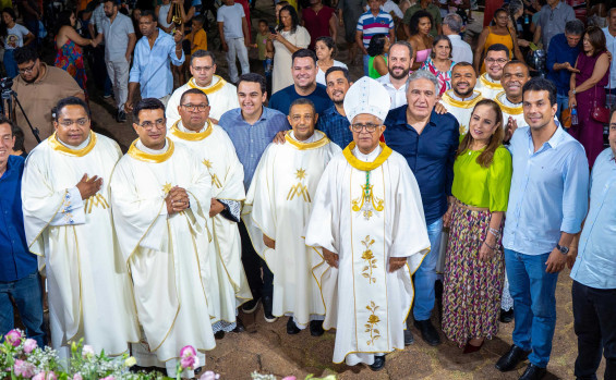 Governador em exercício Laurez Moreira participa de missa solene em Natividade na celebração da padroeira do Tocantins 