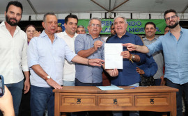 Em parceria com prefeitura de Figueirópolis, governador Laurez assina Ordem de Serviço para a reforma do Estádio municipal