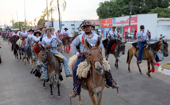Governador Laurez Moreira participa da tradicional Cavalgada Ecológica do Cantão
