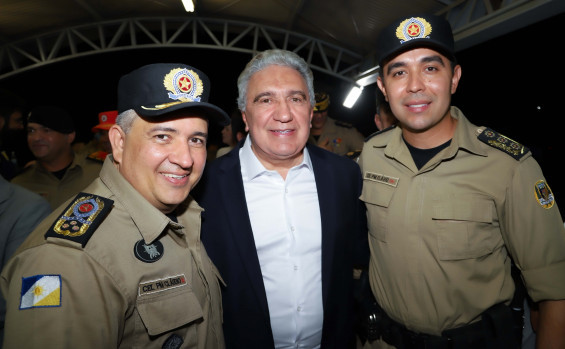 Governador Laurez Moreira participa da passagem de comando da Polícia Militar e afirma que a segurança é prioridade da gestão