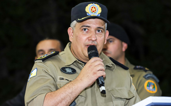 Governador Laurez Moreira participa da passagem de comando da Polícia Militar e afirma que a segurança é prioridade da gestão
