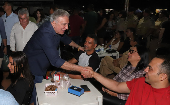 Governador Laurez Moreira prestigia Festa do Pequi e anuncia apoio à indústria de processamento do fruto em Nova Rosalândia
