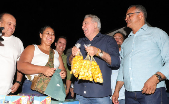 Governador Laurez Moreira prestigia Festa do Pequi e anuncia apoio à indústria de processamento do fruto em Nova Rosalândia