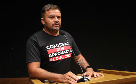 Ao representar a comissão dos aprovados no concurso, o professor Sandison Ramos celebrou a medida e a iniciativa da gestão - Adilvan Nogueira/Governo do Tocantins