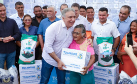 Governador Laurez Moreira entrega 800 kits de sementes do programa Mesa Farta para agricultores familiares de Araguatins
