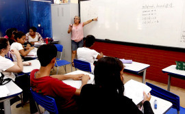 Em comemoração ao Dia do Professor, Procon Tocantins orienta sobre o direito à meia-entrada para docentes