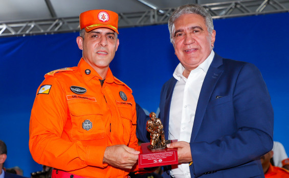 Governador Laurez Moreira participa da passagem de comando do Corpo de Bombeiros 
