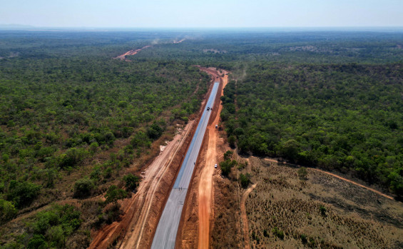 Em Gurupi, Governo do Tocantins conclui 93% da pavimentação do Trevo da Praia e prevê entrega para novembro