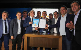 Governador Laurez Moreira encaminha PCCR da Educação à Assembleia e pede celeridade para a aprovação