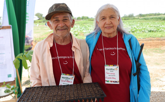 Em Palmas, governador Laurez Moreira participa de workshop sobre produção de frutas e hortaliças e entrega kits de sementes do programa Mesa Farta