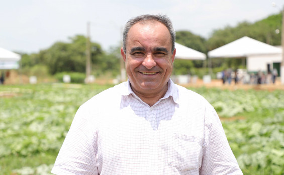 Em Palmas, governador Laurez Moreira participa de workshop sobre produção de frutas e hortaliças e entrega kits de sementes do programa Mesa Farta