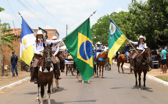 Governador Laurez Moreira participa da tradicional cavalgada de Ananás em comemoração aos 62 anos do município