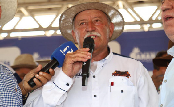 Governador Laurez Moreira participa da tradicional cavalgada de Ananás em comemoração aos 62 anos do município