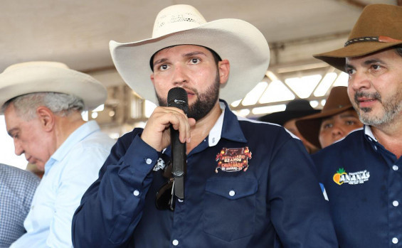 Governador Laurez Moreira participa da tradicional cavalgada de Ananás em comemoração aos 62 anos do município