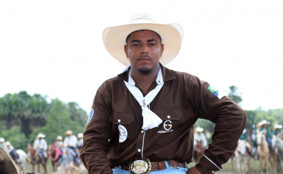 Governador Laurez Moreira participa da tradicional cavalgada de Ananás em comemoração aos 62 anos do município