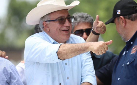 Governador Laurez Moreira participa da tradicional cavalgada de Ananás em comemoração aos 62 anos do município
