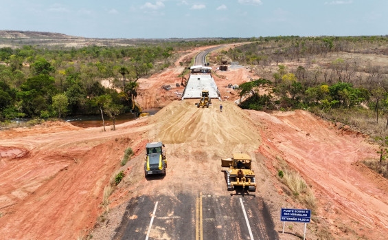 No Jalapão, Governo do Tocantins conclui 99% da estrutura da ponte sobre o rio Vermelho e prevê inauguração em dezembro