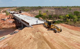 No Jalapão, Governo do Tocantins conclui 99% da estrutura da ponte sobre o rio Vermelho e prevê inauguração em dezembro
