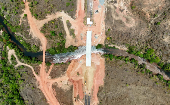 No Jalapão, Governo do Tocantins conclui 99% da estrutura da ponte sobre o rio Vermelho e prevê inauguração em dezembro