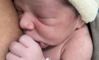 Hospital e Maternidade Dona Regina doa toucas para recém-nascidos 