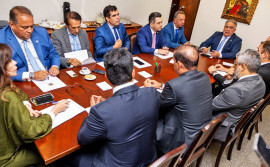 Em Brasília, governador Laurez Moreira reúne-se com bancada federal e apresenta prioridades do Tocantins
